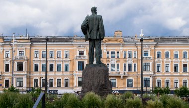 Moskova, Rusya - 1 Temmuz 2017: Ünlü Sovyet şair Vladimir Mayakovsky 'nin Anıtı