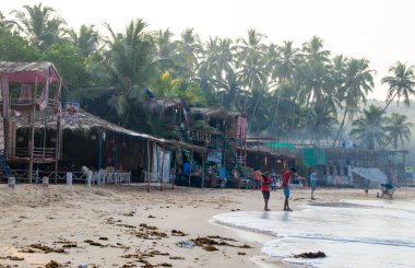 Hindistan, Kuzey Goa. Sabah Anjuna plajı