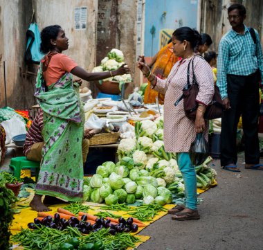 Kuzey Goa, Hindistan - 13 Ocak 2017: Mapusa pazarında sebze ticareti
