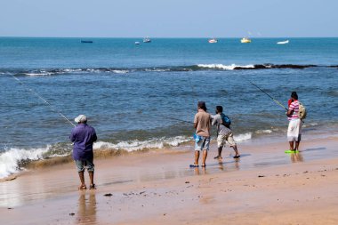 Kuzey Goa, Hindistan - 19 Ocak 2017: Anjuna sahilinde balıkçılar