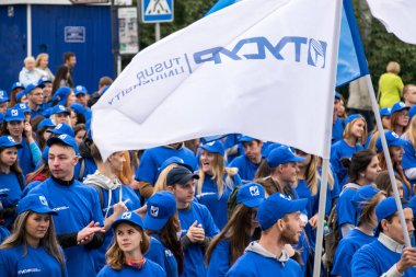 Tomsk, Rusya - 10 Eylül 2016: Öğrencilerin geçit töreni Tomsk Devlet Kontrol Sistemleri ve Radyoelektronik Üniversitesi (TUSUR))