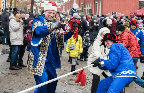 Sankt Petersburg Russland März 2019 Tauziehen Masleniza Feiertag — Stockfoto