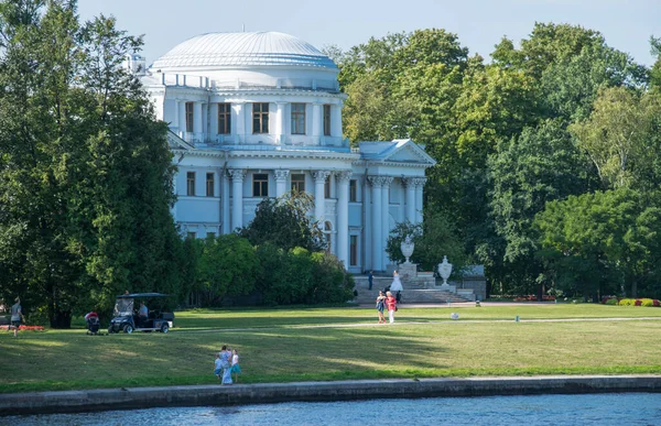 러시아 상트페테르부르크 2018 상트페테르부르크의 알렉산더 기간에 궁전으로 사용되었다 — 스톡 사진