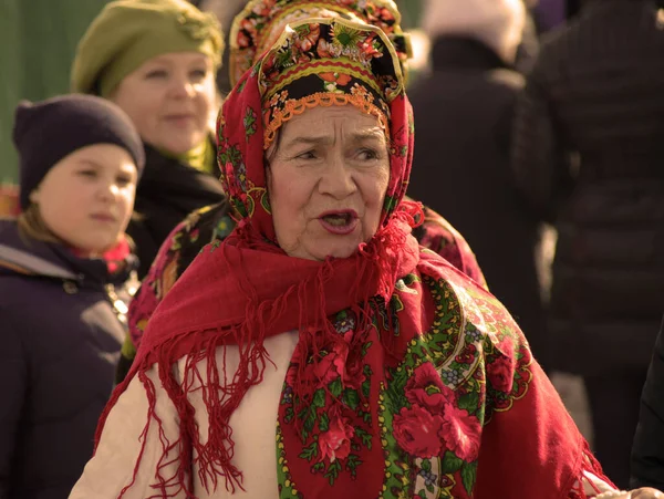 Tomsk Russland März 2016 Singende Alte Frau Bei Der Faschingsfeier — Stockfoto