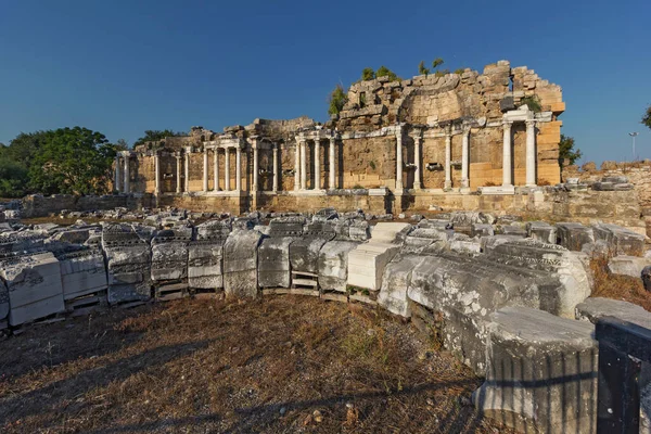 View Ruins Monumental Ancient Roman Fountain Nymphaeum Snow White Marble — Stock Photo, Image