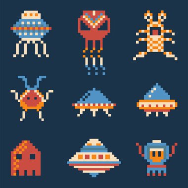 Pixel sanat eseri uzay oyunu UFO istilacıları, uçan daireler, uzaylılar ve canavarlar. Uzaylı nişancı ya da galaksi savaşı video oyunu elementleri. 8 bit oyun çağından nostaljik bilgisayar atari elementleri.