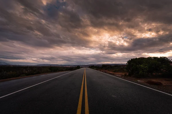 Long Road Horizon Moody Dramatic Sky Middle Nowhere — Stock Photo, Image