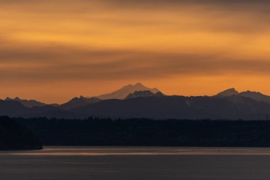 Dağlarda gün batımı