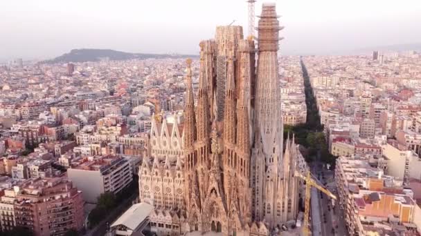 Vista de la Sagrada Familia desde el aire. — Vídeo de stock