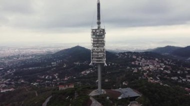 Tibidabo, Barcelona 'nın hava görüntüsü.
