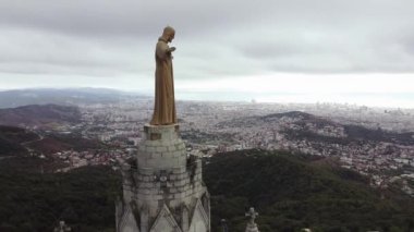 Tibidabo, Barcelona 'nın hava görüntüsü.