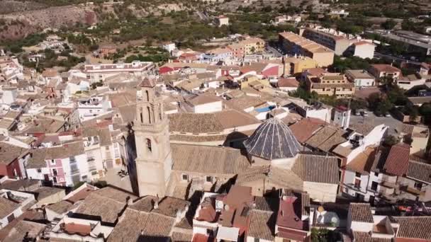 Vista dall'alto del centro del paese spagnolo. — Video Stock