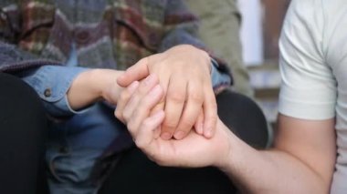 Aile birlikte vakit geçiriyor.