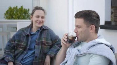 Aile birlikte vakit geçiriyor.