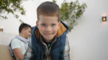 Aile birlikte vakit geçiriyor.