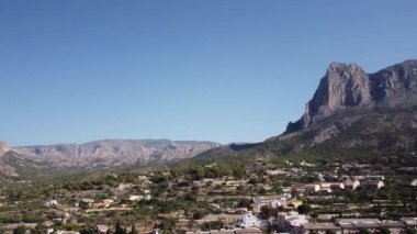 Costa Blanca Dağları 'ndan görünüm.