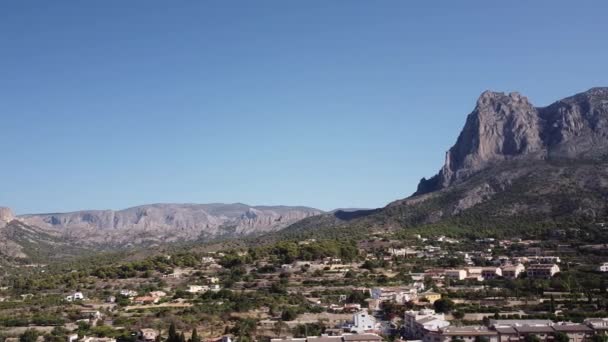 Utsikt från ovan över Costa Blanca bergen. — Stockvideo