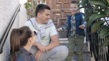 Aile birlikte vakit geçiriyor.