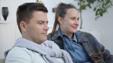 Aile birlikte vakit geçiriyor.