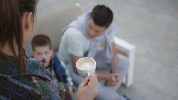 Familie tijd samen doorbrengen — Stockvideo