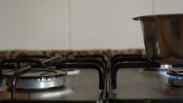 Steel bowl on gas stove — Vídeo de Stock