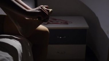 bej renkli çorap kadın ayakları