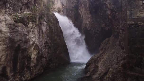 Aerial Overcast View Mystic Waterfall — Wideo stockowe