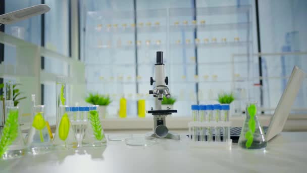 Close Modern Laboratory Plant Research Microscope Test Tubes Plants Nobody — Αρχείο Βίντεο