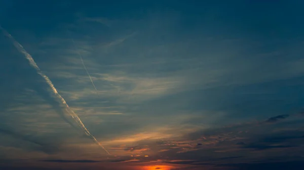 Bulutlu Gökyüzü Ile Güzel Bir Gün Batımı Soyut Bulut Manzarası — Stok fotoğraf