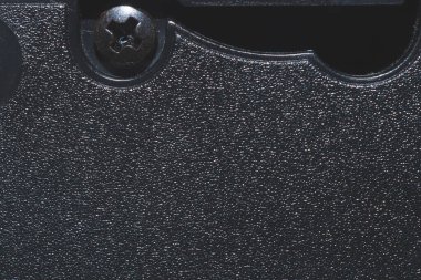 Vidalı siyah plastik yüzey. Plastik kasetin detaylarını kapat