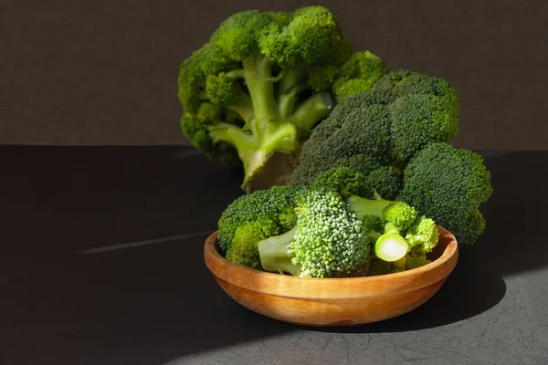 Fresh Green Broccoli Brown Wooden Bowl — Stock Photo, Image