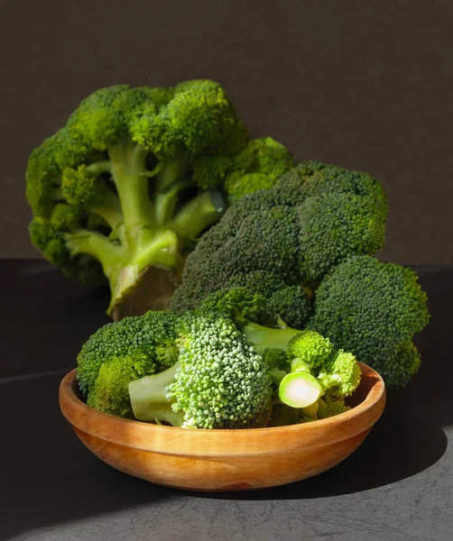 Fresh Green Broccoli Brown Wooden Bowl — Stock Photo, Image