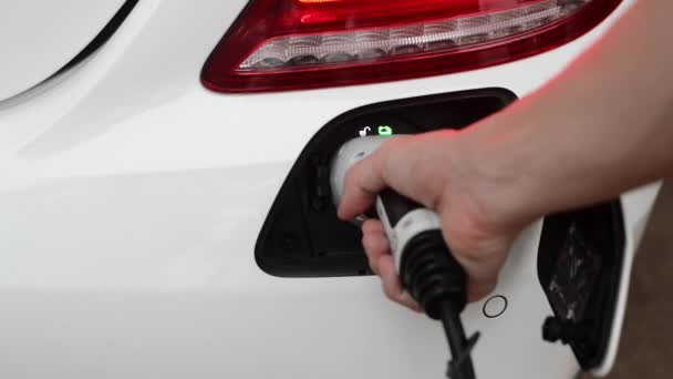 Position Fiche Chargeur Voitures Électriques Qui Conduisant Émettra Pas Émissions — Video