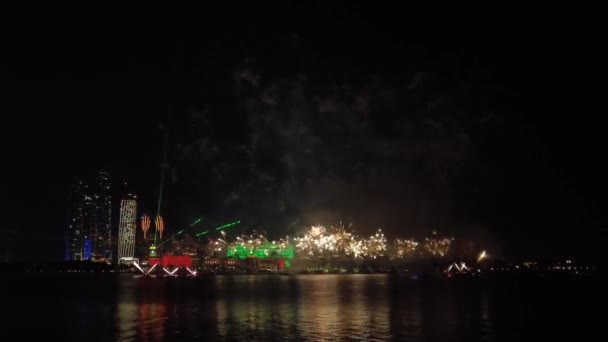 Fireworks lighting up the sky as part of 50th Golden Jubilee UAE National Day celebrations in Abu Dhabi — Stock Video