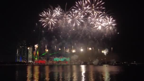 Fireworks lighting up the sky as part of 50th Golden Jubilee UAE National Day celebrations in Abu Dhabi — Stock Video