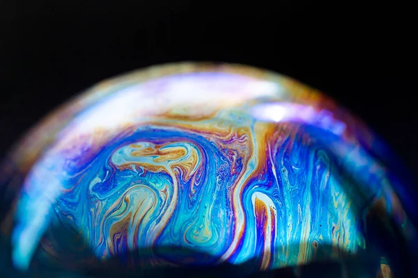 Modello astratto, texture caotica multicolore all'interno della bolla di sapone, primo piano — Foto Stock