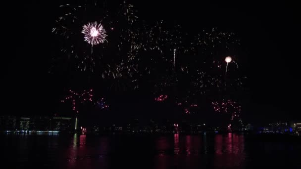 Fireworks lighting up the sky as part of 50th Golden Jubilee UAE National Day celebrations in Yas Bay Waterfront in Abu Dhabi — Stock Video