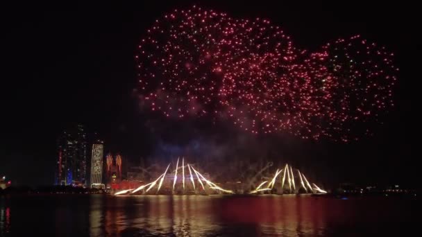 Fireworks lighting up the sky in Abu Dhabi. Celebrations of UAE National Day, New Year Eve, Mother of the Nation Festival — Stock Video