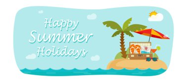 Mutlu yaz tatili afişi taşıyan egzotik bir adaya seyahat et. Palmiye ağacı, bavul ve plaj şemsiyesi ile güneşli bir günde deniz veya okyanus tatil beldesi ya da karikatür afişi çizimi içinde.