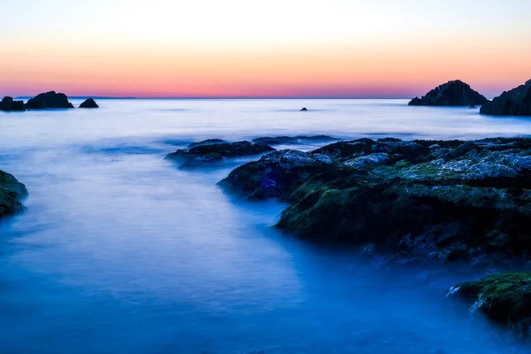 Красиві Спокійне Море Захід Сонця Пейзажі Океані Світло Відбивається Воді — стокове фото