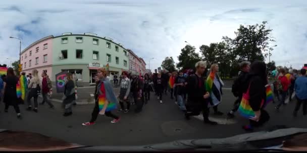 Desfile del Orgullo LGBT 1-11-2021 Opole, Polonia. Gente colorida. Diversidad comunidad. Festival de la bandera LGBT — Vídeo de stock