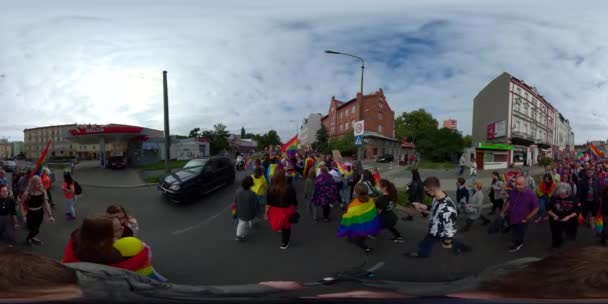 Parada do Orgulho LGBT 1-11-2021 Opole, Polônia. Pessoas coloridas. Comunidade da diversidade. Festival da bandeira LGBT — Vídeo de Stock