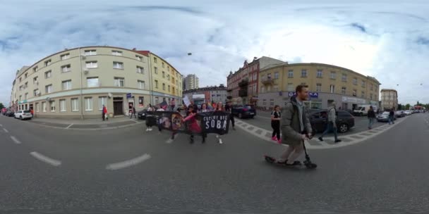 ΛΟΑΤ Pride Parade 1-11-2021 Opole, Πολωνία. Πολύχρωμοι άνθρωποι. Κοινωνία πολυμορφίας. Φεστιβάλ σημαίας ΛΟΑΤ — Αρχείο Βίντεο