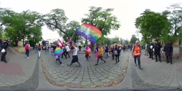 LMBT Pride Parade 1-11-2021 Opole, Lengyelország. Színes emberek. Sokszínűségi közösség. LMBT zászlófesztivál — Stock videók