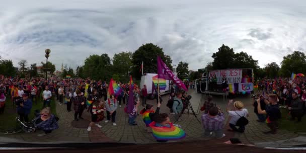 LMBT Pride Parade 1-11-2021 Opole, Lengyelország. Színes emberek. Sokszínűségi közösség. LMBT zászlófesztivál — Stock videók