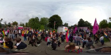 LGBT Onur Yürüyüşü 1-11-2021 Opole, Polonya. Renkli insanlar. Çeşitlilik topluluğu. LGBT bayrak festivali