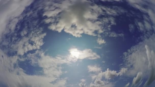 Timelapse Nature Cloud background (en inglés). Hermoso clima azul. Luz brillante nublado verano. Paisaje nuboso del amanecer — Vídeos de Stock