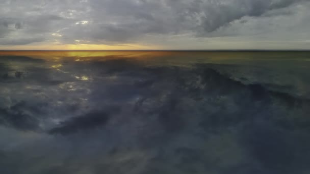 Spiegelreflexion Himmelslandschaft. Wasser See Hintergrund. Meer Sonnenuntergang Ansicht Schönheit Ozean Textur. — Stockvideo