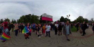 LGBT Onur Yürüyüşü 1-11-2021 Opole, Polonya. Renkli insanlar. Çeşitlilik topluluğu. LGBT bayrak festivali