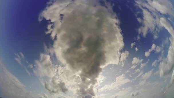 Timelapse Φύση Σύννεφο φόντο. Ωραίος γαλάζιος καιρός. Πολύ συννεφιασμένο καλοκαίρι. Σύννεφα ανατολής ηλίου — Αρχείο Βίντεο